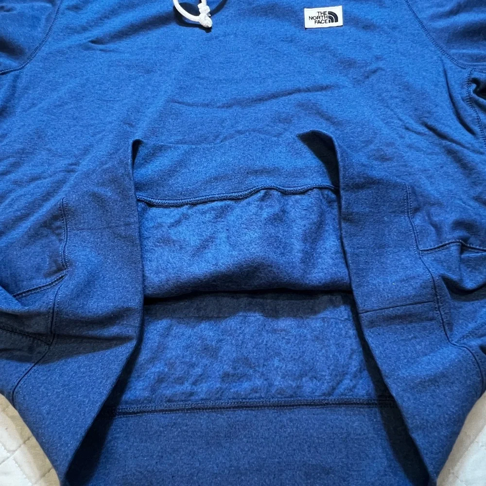 The North Face men’s Hoodie size XXL Blue Patch Logo Pullover‎ Standard Fit